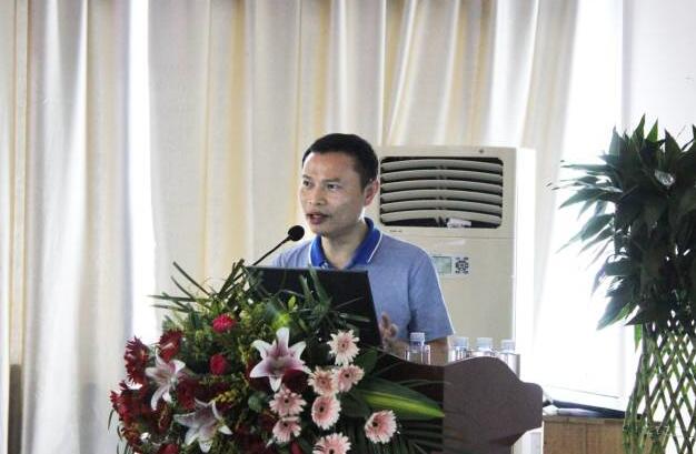 6686体育玻璃体切割何建忠.jpg