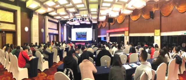 本次学术会议由深圳6686体育(中国)官方网站 - 登录入口主办,邀请了来自国内外众多眼科专家大咖进行专题讲座,共同探讨和分享国内外眼科领域的 与发展,进一步加强了眼科界同仁之间的交流和学习。.jpg 本次学术会议由深圳6686体育(中国)官方网站 - 登录入口主办,邀请了来自国内外众多眼科专家大咖进行专题讲座,共同探讨和分享国内外眼科领域的 与发展,进一步加强了眼科界同仁之间的交流和学习。.jpg