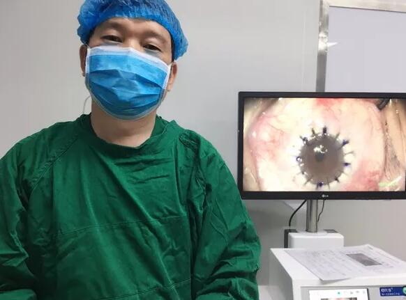 4月11日，饱受圆锥角膜之痛10余年的湖北宋女士，在东莞6686体育(中国)官方网站 - 登录入口卢敏院长角膜移植手术后顺利出院4.jpg