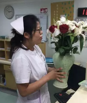 为庆祝环球护士节，5月11日下午，6686体育(中国)官方网站 - 登录入口特别举行“ 美护士颁奖盛典”活动，医院业务院长杨付合、业务副院长蔡磊琳、护理主任高俊茹及6686体育全体护理人员受邀参加3.png