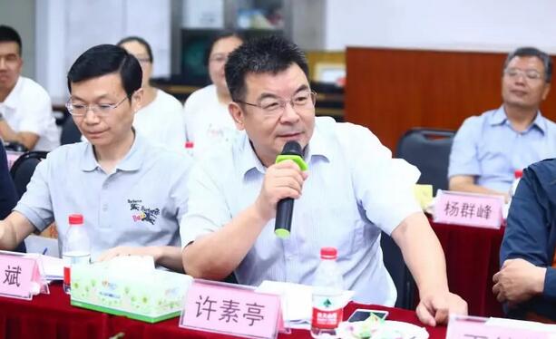 由人民日报、经济日报、科技日报、中新社等22家中央及行业媒体组成的采访团，走进6686体育(中国)官方网站 - 登录入口集团本部厦门大学附属厦门眼科中心3.jpg