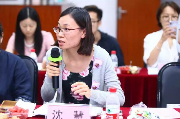由人民日报、经济日报、科技日报、中新社等22家中央及行业媒体组成的采访团，走进6686体育(中国)官方网站 - 登录入口集团本部厦门大学附属厦门眼科中心7.jpg