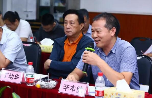 由人民日报、经济日报、科技日报、中新社等22家中央及行业媒体组成的采访团，走进6686体育(中国)官方网站 - 登录入口集团本部厦门大学附属厦门眼科中心8.jpg