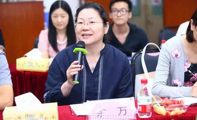 由人民日报、经济日报、科技日报、中新社等22家中央及行业媒体组成的采访团，走进6686体育(中国)官方网站 - 登录入口集团本部厦门大学附属厦门眼科中心9.jpg