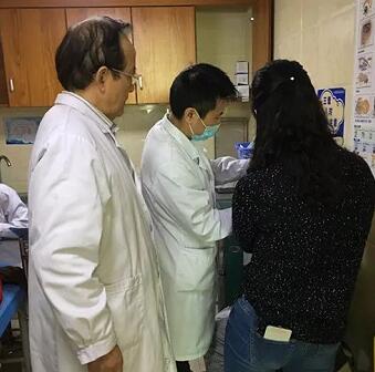 成都6686体育(中国)官方网站 - 登录入口罗清礼教授为眼眶肿瘤患者顺利进行手术2.jpg