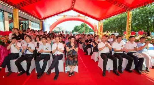 三水6686体育(中国)官方网站 - 登录入口正式开业，飞秒激光落户，广东省劳动模范领*专家团队2.png