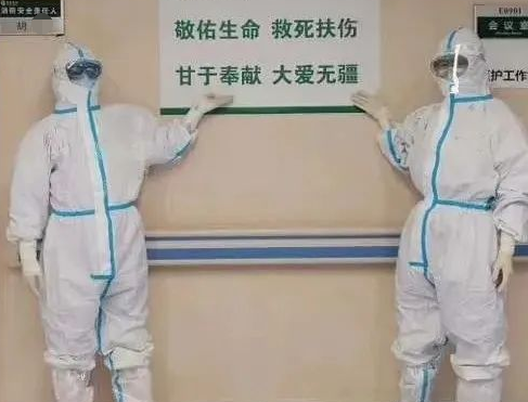 为致敬援鄂英雄，弘扬正能量，展现企业担当，厦门大学附属厦门眼科中心联合Staar公司共同启动“礼遇英雄”——福建援鄂医师公益摘镜行动，帮助逆行英雄重返清晰“视”界。活动一推出，就吸引了来自厦门、福州、漳州等地的援鄂医护人员的踊跃报名，在短短数天时间内，免费摘镜手术名额已爆满1.png