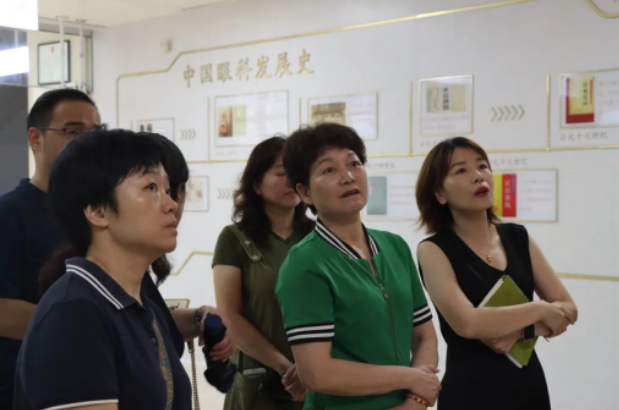 厦门市总工会党组成员、二级巡视员陈幼萍走访厦门眼科中心2.png 厦门市总工会党组成员、二级巡视员陈幼萍走访厦门眼科中心2.png