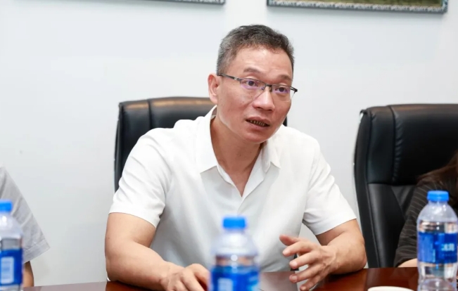 点滴爱心，点亮光明!中国华侨公益基金会领导莅临6686体育调研指导3.png